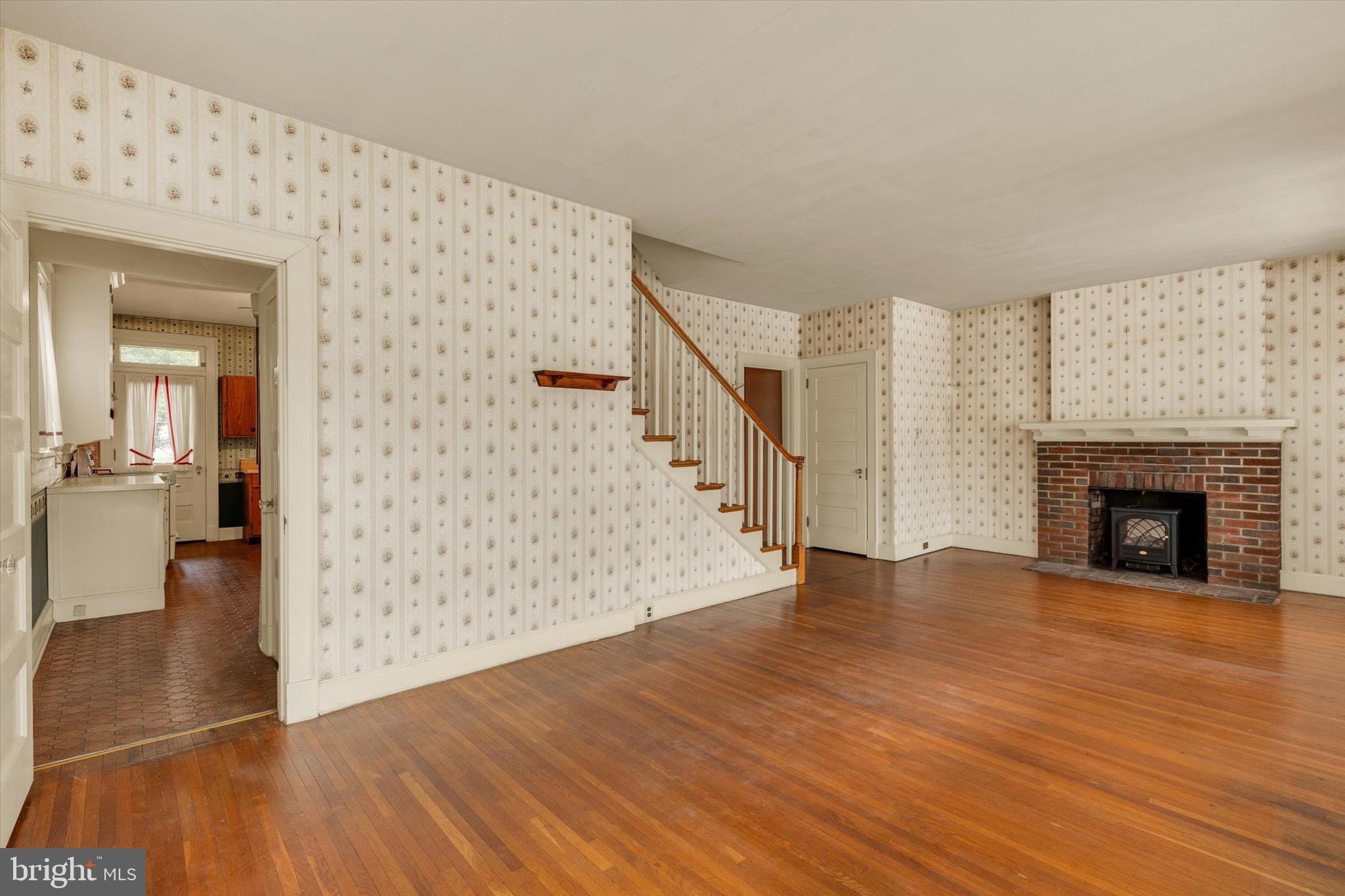 42 Market Square Manheim, PA 17545 - Photo 10 of 39 1st Floor Living Room