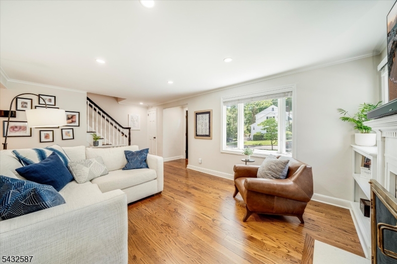 22 Essex Road Chatham, NJ 07928 - Photo 5 of 21