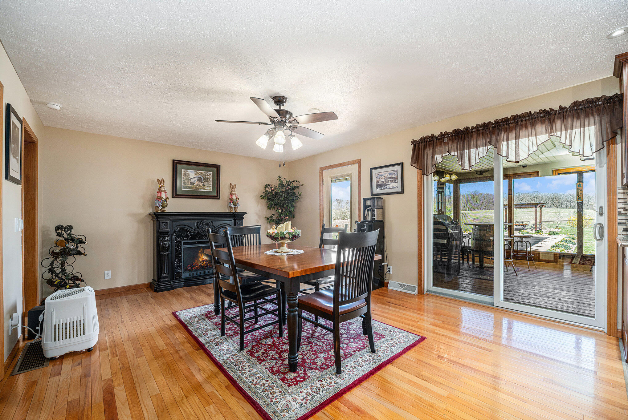 61651 County Line Road Three Rivers, MI 49093 - Photo 6 of 29 Dining Area open to Sunroom
