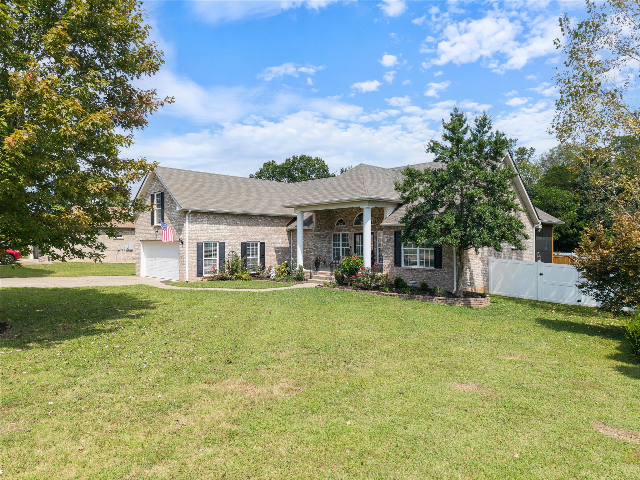 560 Windy Road Mount Juliet, TN 37122 - Photo 2 of 40 a front view of a house with garden