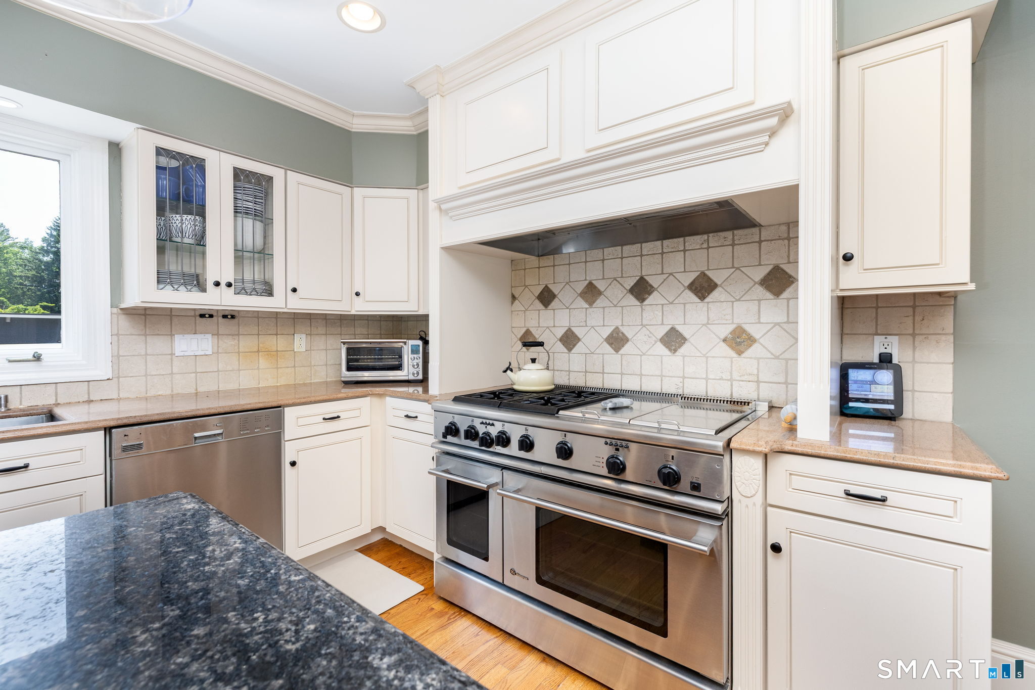 82 Ledyard Road West Hartford, CT 06117 - Photo 14 of 40