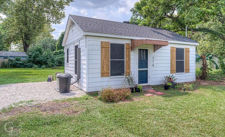 116 Loop Street Bossier City, LA 71111 - Photo 2 of 21 a front view of a house with garden