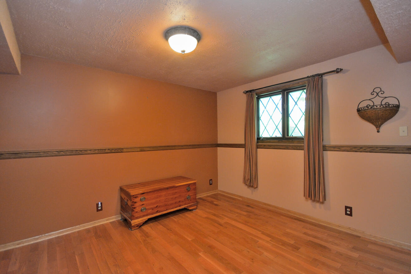 3076 Red Fox Circle Richfield, WI 53017 - Photo 16 of 71 BEDROOM