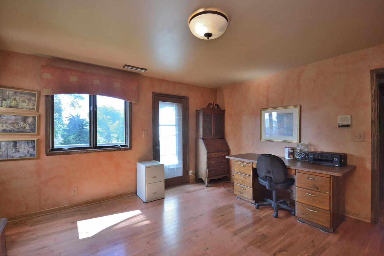 3076 Red Fox Circle Richfield, WI 53017 - Photo 24 of 71 BEDROOM