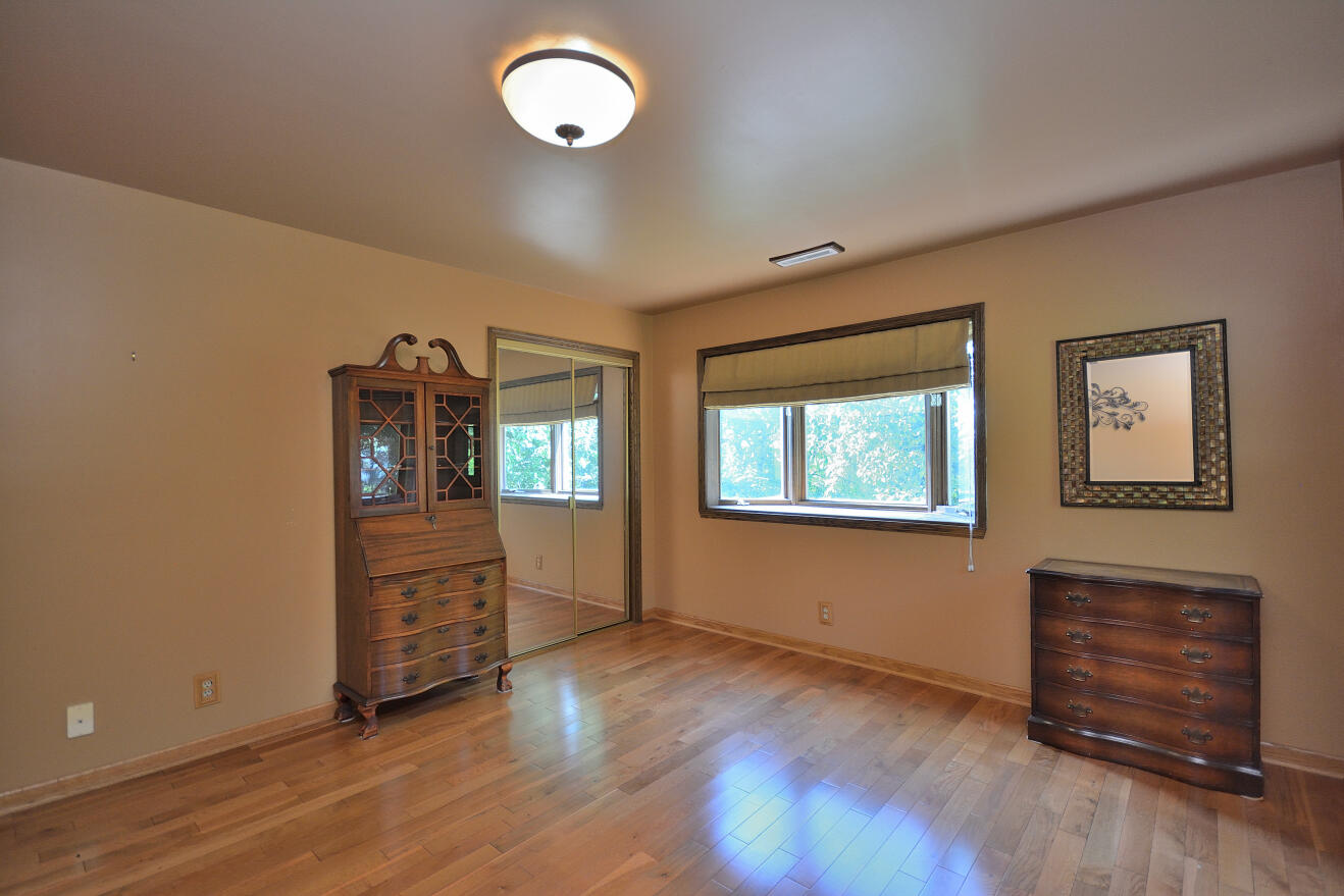 3076 Red Fox Circle Richfield, WI 53017 - Photo 27 of 71 BEDROOM