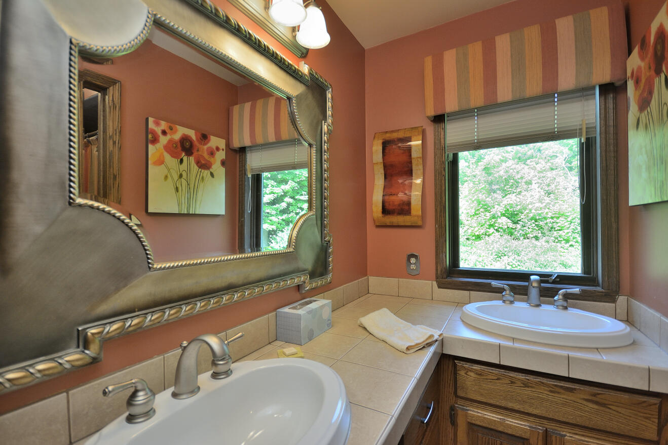 3076 Red Fox Circle Richfield, WI 53017 - Photo 28 of 71 FULL BATH