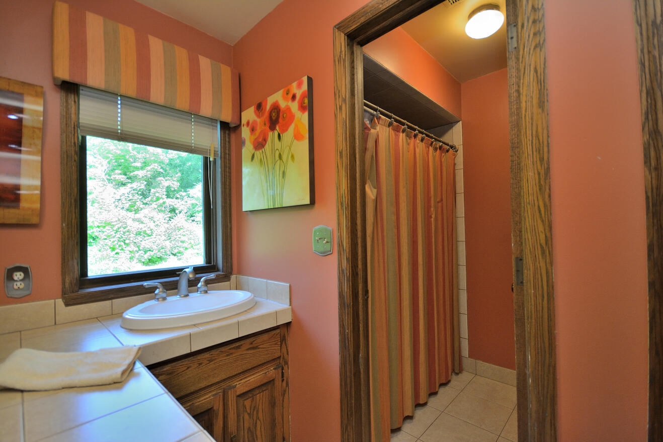 3076 Red Fox Circle Richfield, WI 53017 - Photo 29 of 71 FULL BATH