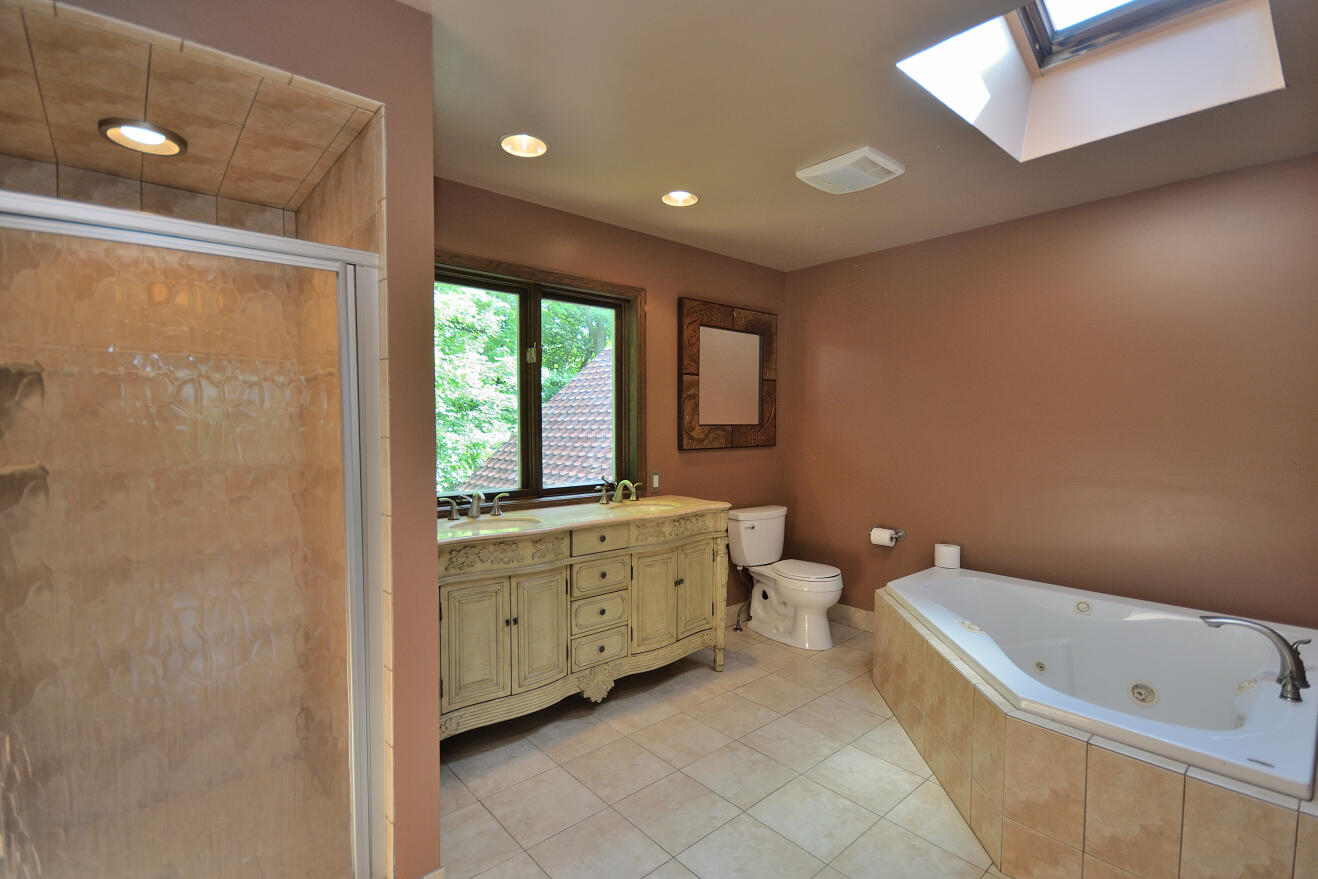 3076 Red Fox Circle Richfield, WI 53017 - Photo 35 of 71 MASTER BATH