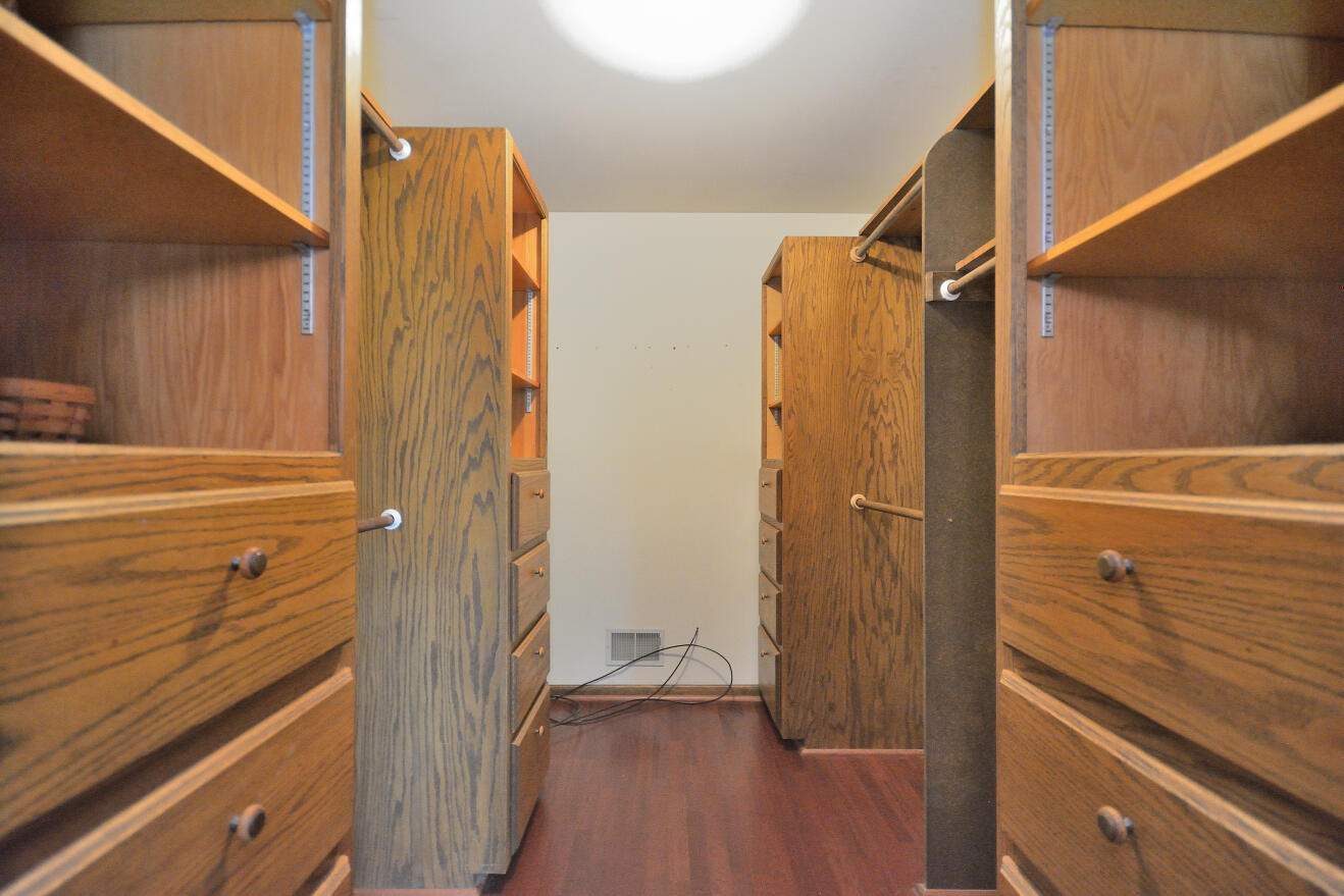 3076 Red Fox Circle Richfield, WI 53017 - Photo 36 of 71 MASTER CLOSET
