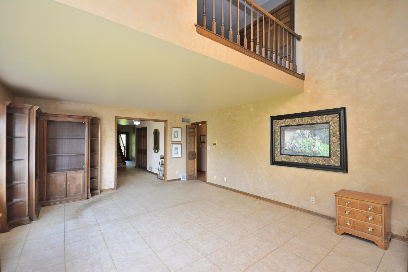 3076 Red Fox Circle Richfield, WI 53017 - Photo 6 of 71 LIVING ROOM
