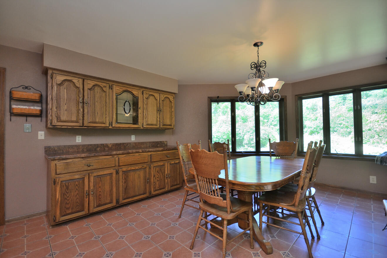 3076 Red Fox Circle Richfield, WI 53017 - Photo 10 of 71 KITCHEN
