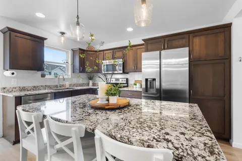 $500,000 | 6302 Pennock Lane, McFarland, WI 53558