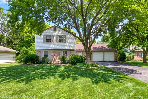 $399,900 | 4672 Argyle Drive, Troy, MI 48085