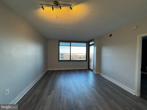 $2,500 | 2001 15th Street North, Unit 621, Arlington, VA 22201