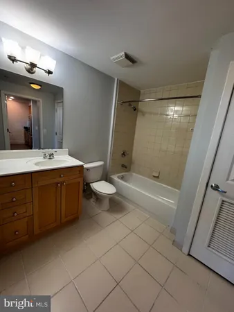 $2,500 | 2001 15th Street North, Unit 621, Arlington, VA 22201