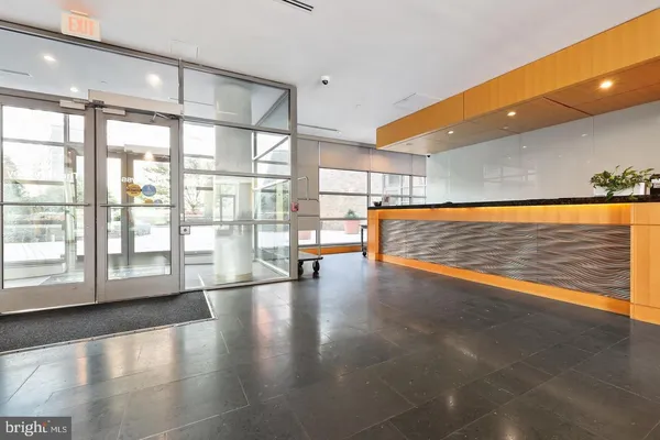 $2,500 | 2001 15th Street North, Unit 621, Arlington, VA 22201