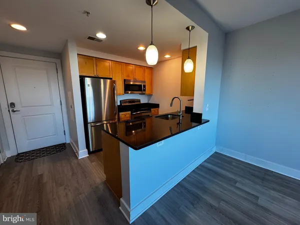 $2,500 | 2001 15th Street North, Unit 621, Arlington, VA 22201