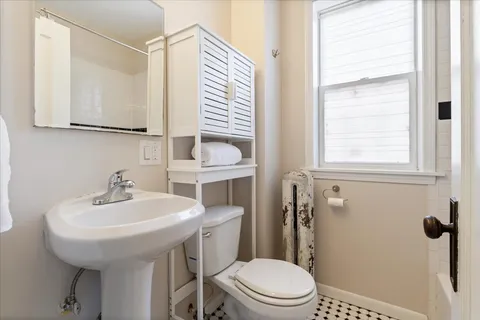 $350,000 | 2231 North Bissell Street, Unit 1E, Chicago, IL 60614