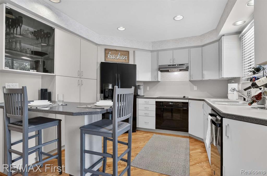 3660 Old Creek Road, Unit 36 Troy, MI 48084 - Photo 6 of 32