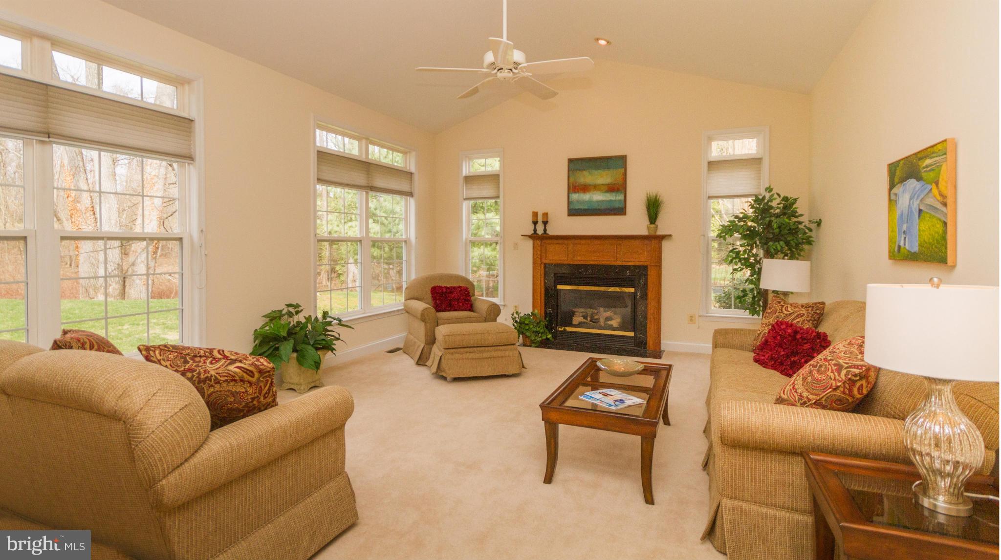 1901 Manor Grove Road Annapolis, MD 21401 - Photo 15 of 30 Family Room
