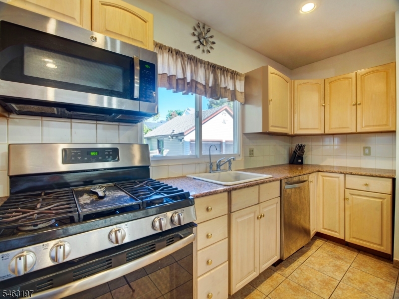 156 Hillside Road Elizabeth, NJ 07208 - Photo 10 of 31 Gallery Image 10