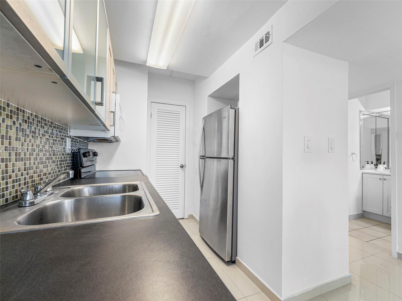 100 Lincoln Road, Unit 417 Miami Beach, FL 33139 - Photo 12 of 33