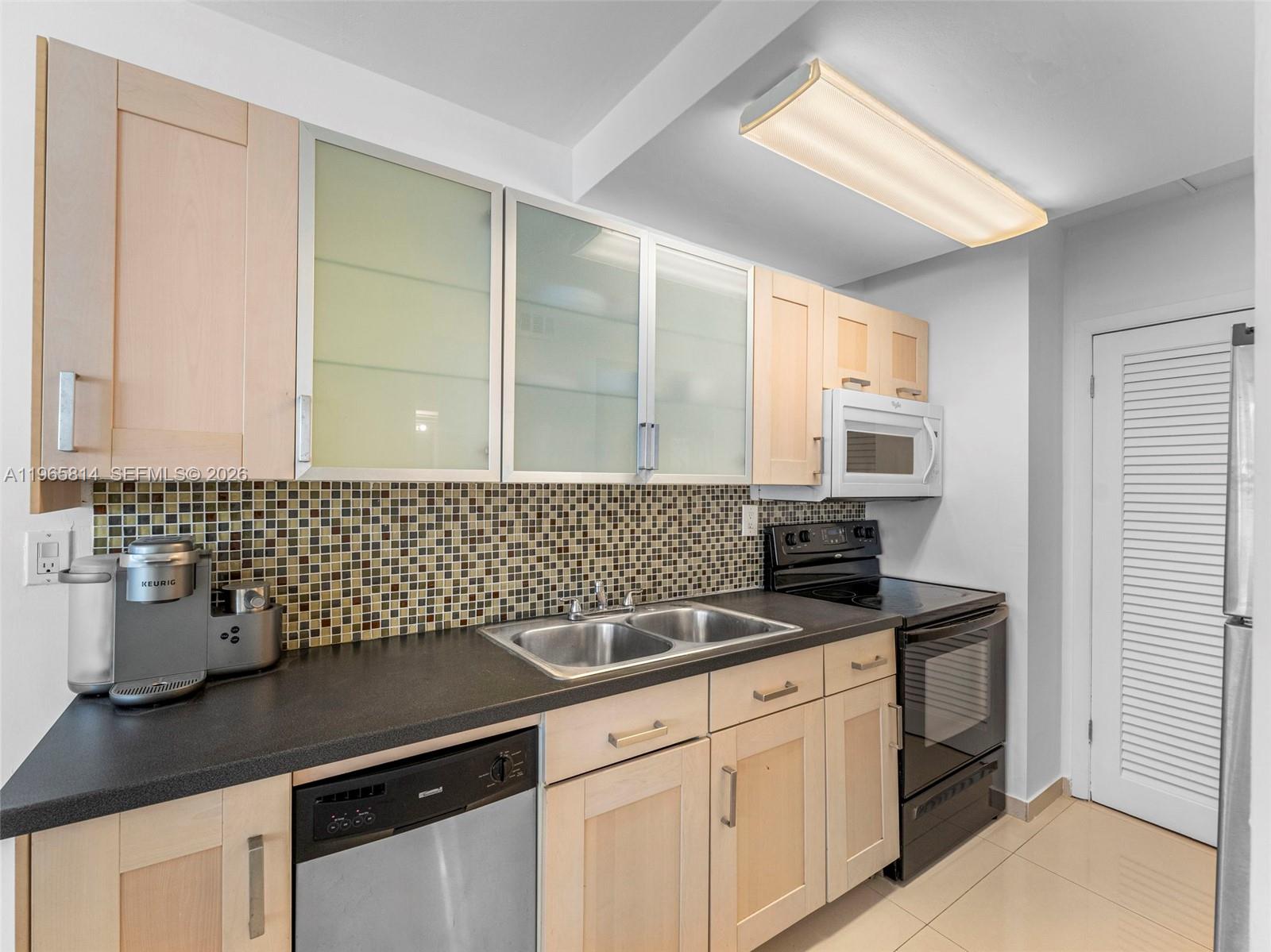 100 Lincoln Road, Unit 417 Miami Beach, FL 33139 - Photo 13 of 33