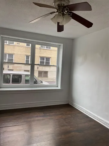 $2,400 | 154 Radford Street, Unit 1F, Yonkers, NY 10705