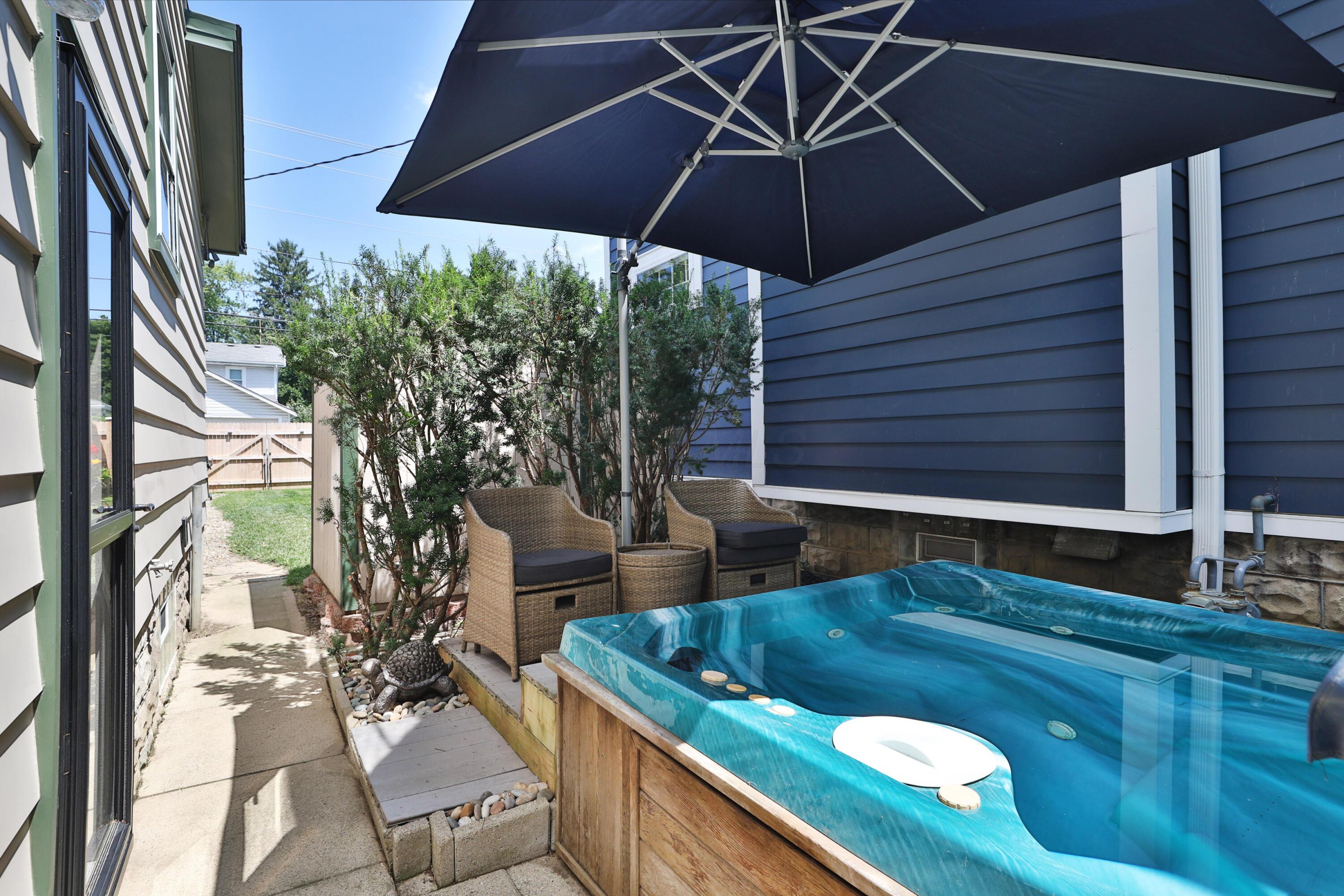 306 Crestview Road Columbus, OH 43202 - Photo 44 of 53 Side Patio