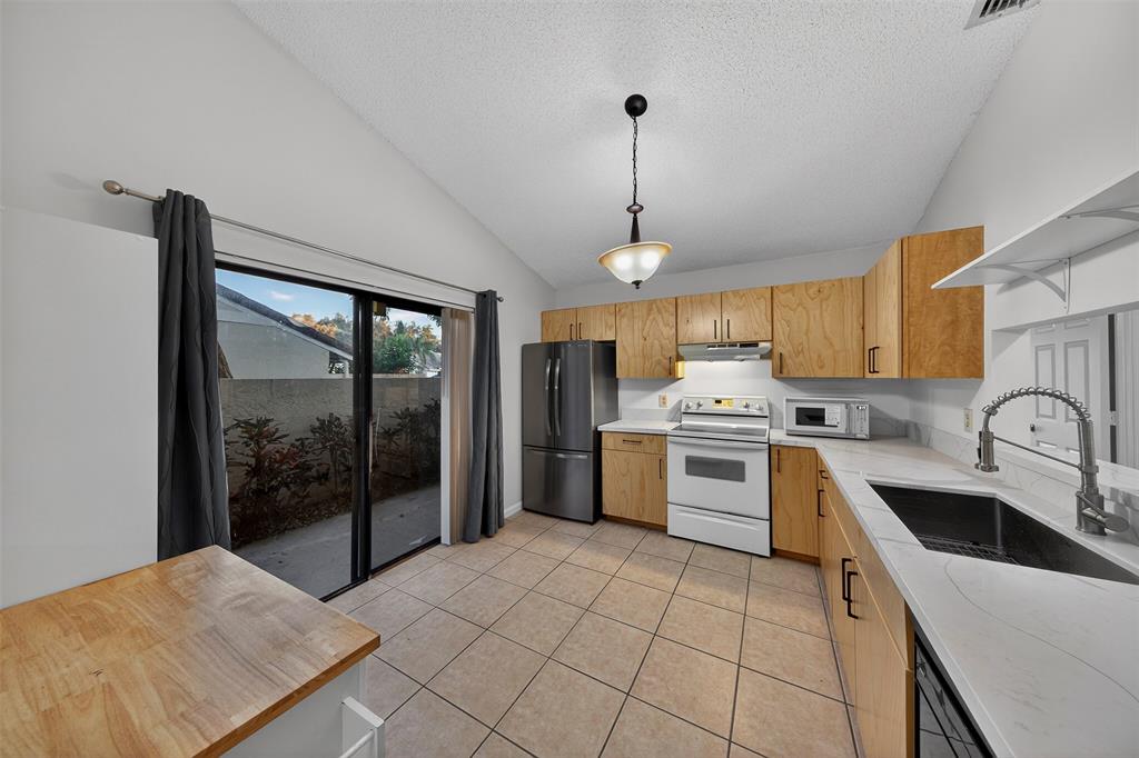 489 Hardwood Place, Unit 489 Boca Raton, FL 33431 - Photo 9 of 43