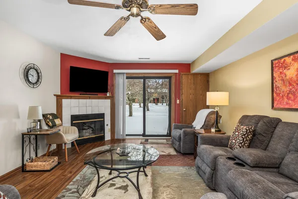 $269,900 | 358 Park Hill Drive, Unit B, Pewaukee, WI 53072