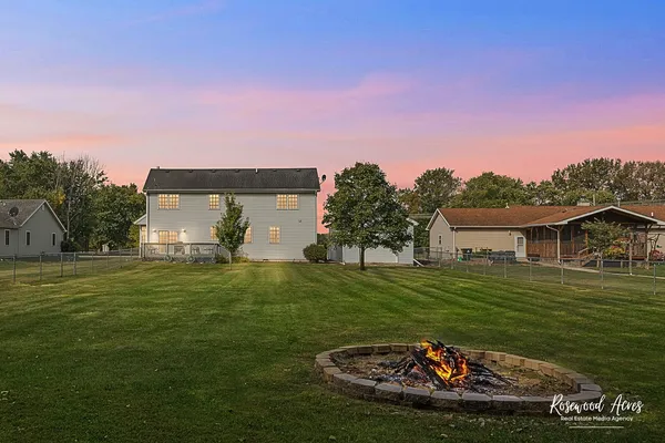 a view of a house with a backyard