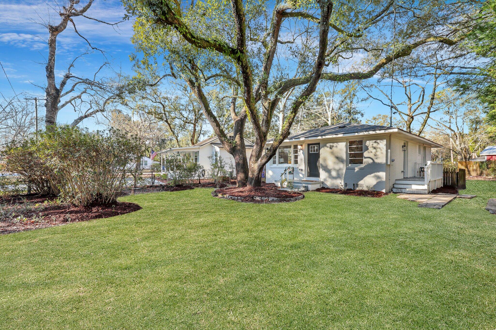 1251 Wisteria Road Charleston, SC 29407 - Photo 14 of 16 Gorgeous Oaks