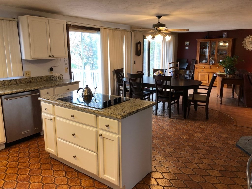 65 Flaxfield Road Dudley, MA 01571 - Photo 8 of 37