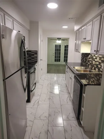 $2,700 | 13150 Trail Hollow Drive, Houston, TX 77079