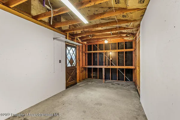 a view of entryway with racks