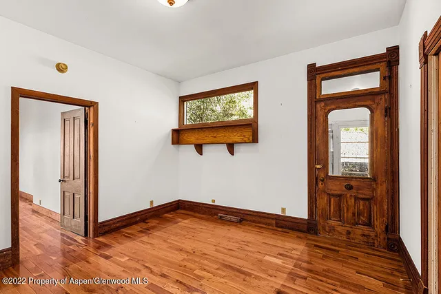 a view of a livingroom with wooden floor and closet