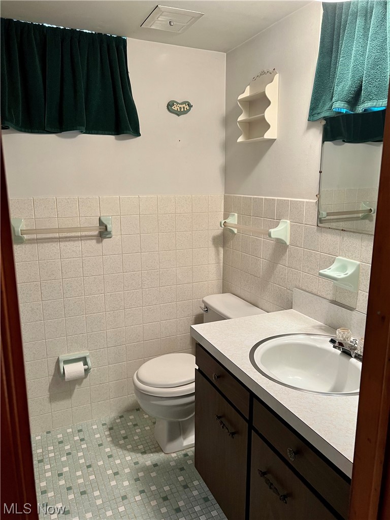 1601 Chelmsford Road Cleveland, OH 44124 - Photo 19 of 26 Gallery Image 19