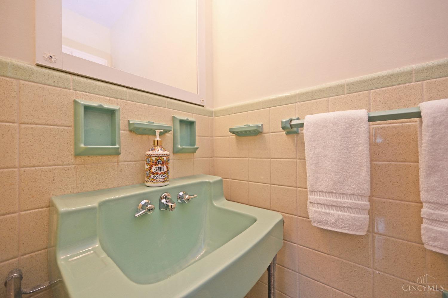10079 Corbett Road Cincinnati, OH 45231 - Photo 27 of 46