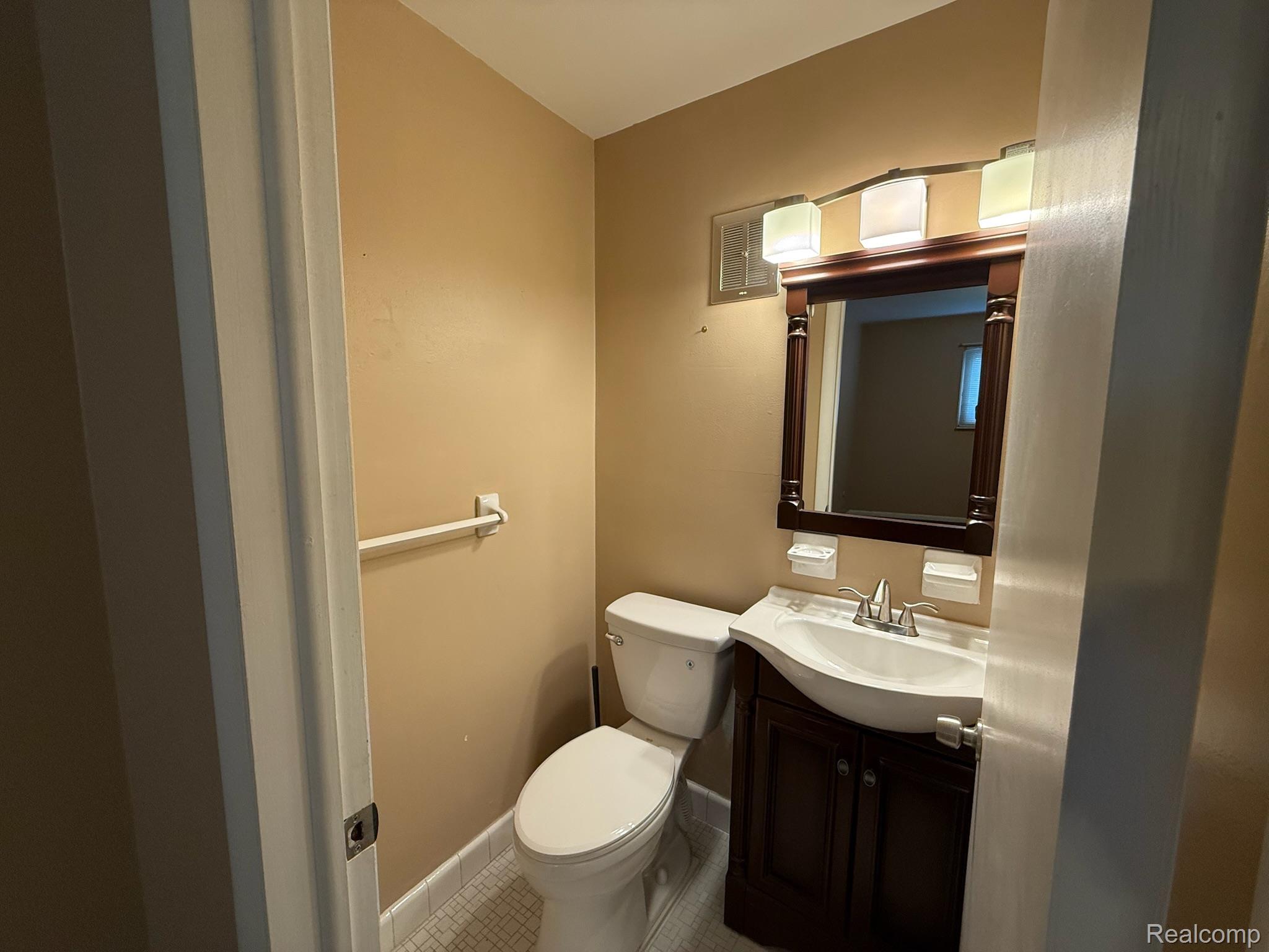 982 North Adams Road, Unit 4 Birmingham, MI 48009 - Photo 21 of 22