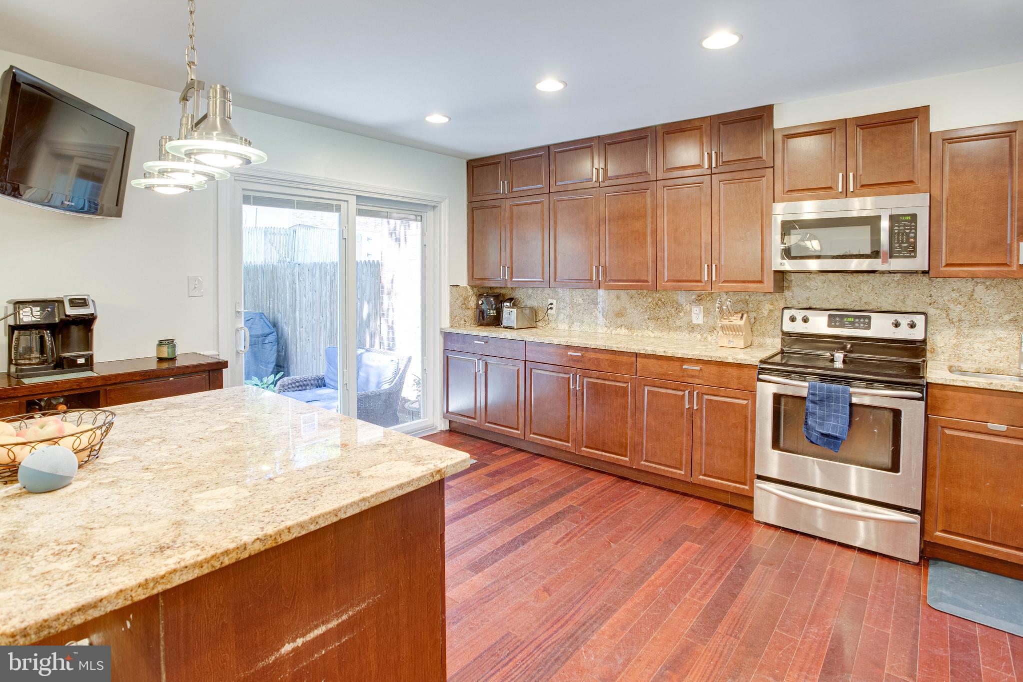 6878 Brian Michael Court Springfield, VA 22153 - Photo 11 of 58
