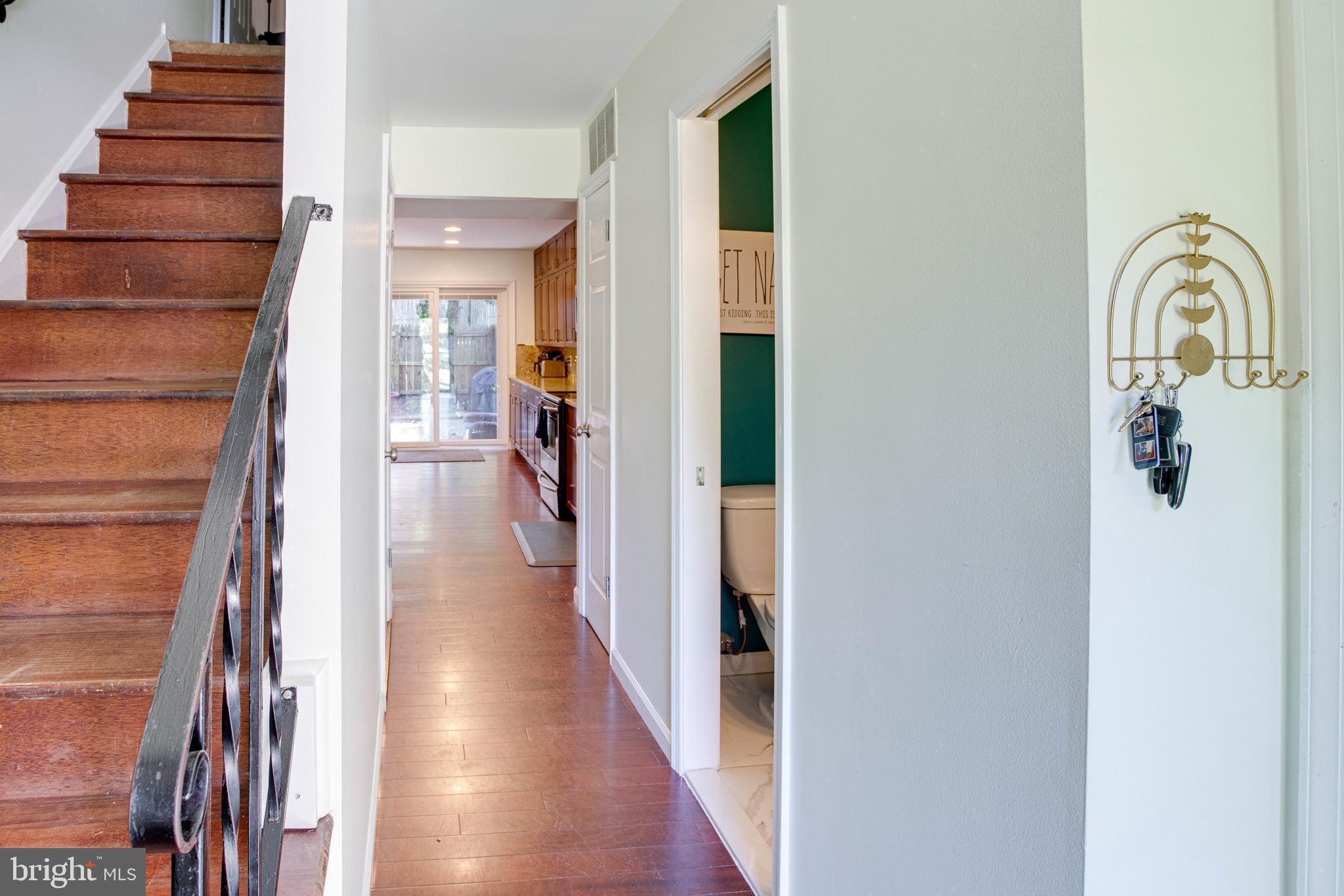 6878 Brian Michael Court Springfield, VA 22153 - Photo 4 of 58