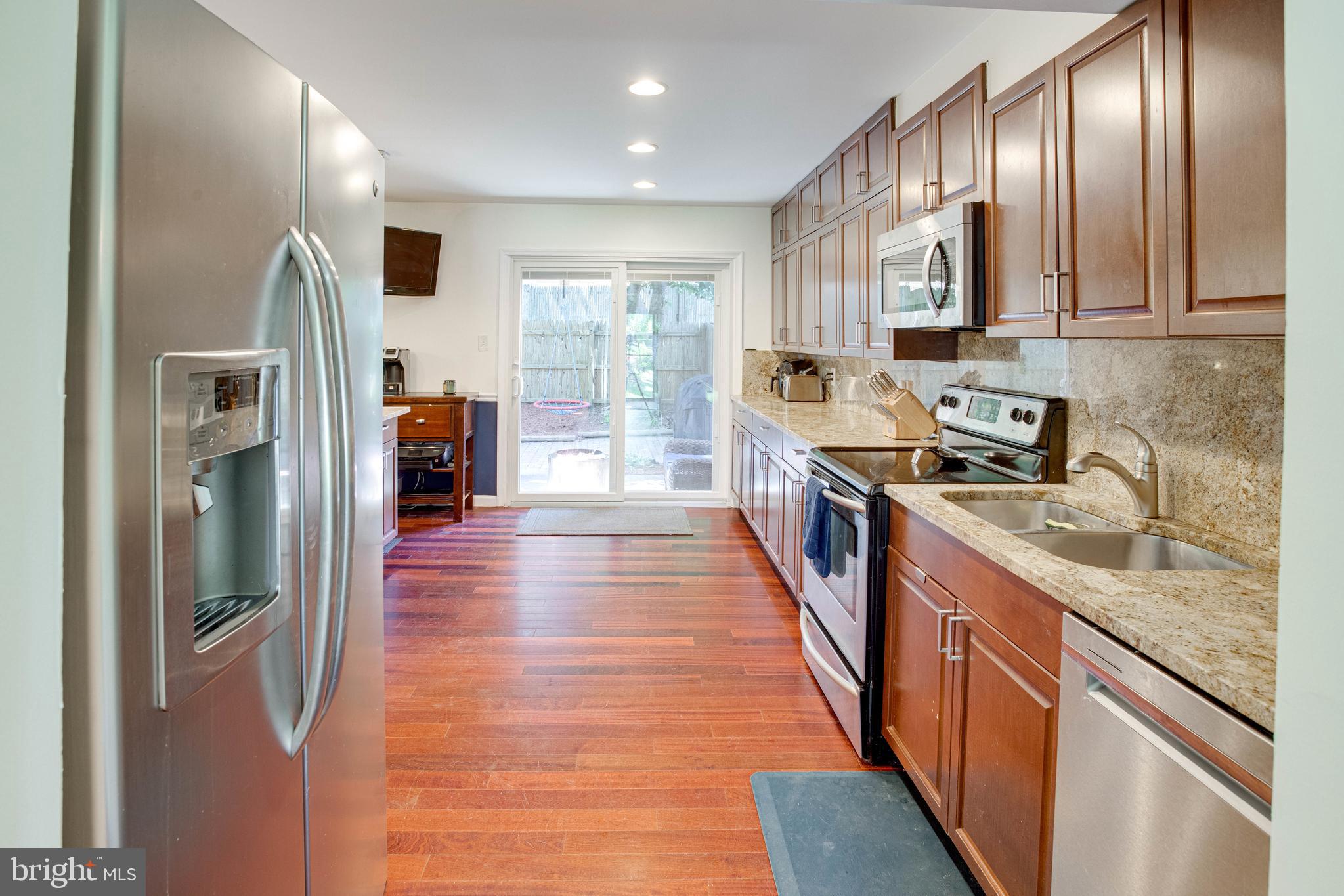 6878 Brian Michael Court Springfield, VA 22153 - Photo 7 of 58