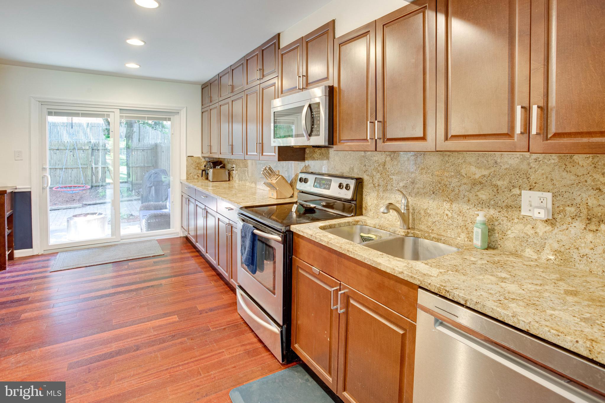 6878 Brian Michael Court Springfield, VA 22153 - Photo 8 of 58