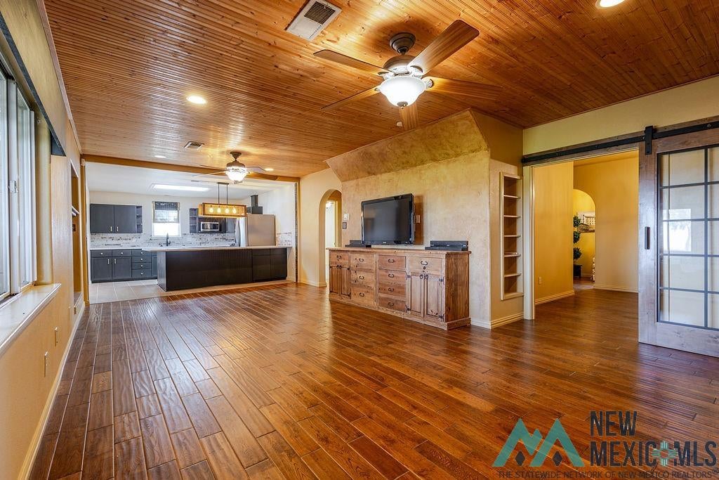 1131 Curry Road North Clovis, NM 88101 - Photo 9 of 69 Spacious interior featuring wood-finish flooring, a wood plank ceiling, and recessed lighting