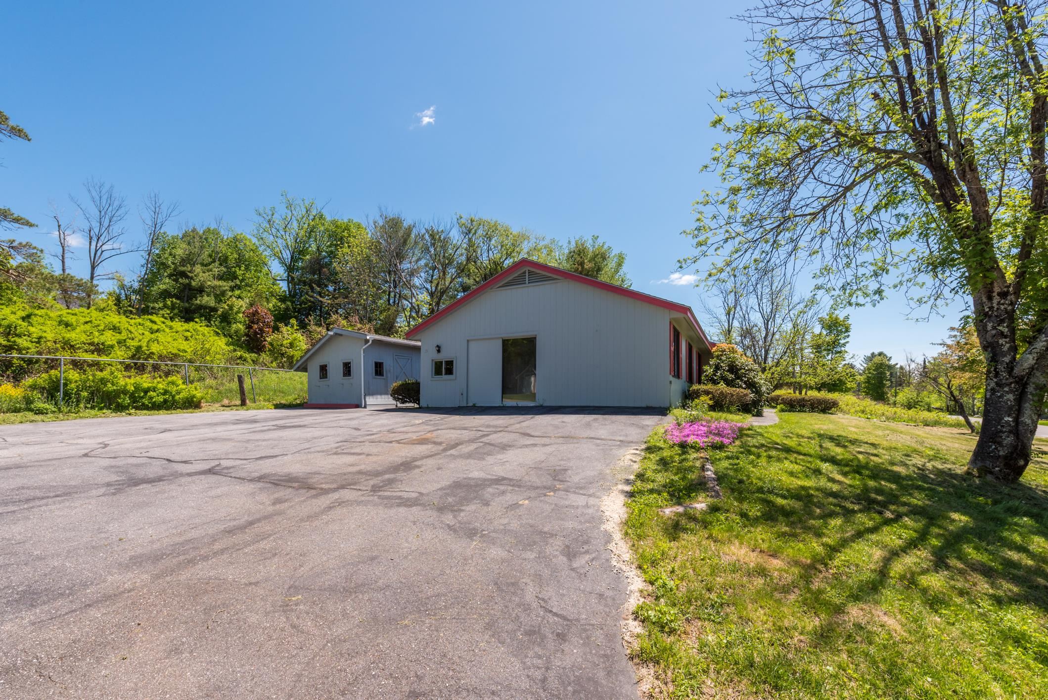 35 Hayes Road New London, NH 03257 - Photo 2 of 26 Gallery Image 2