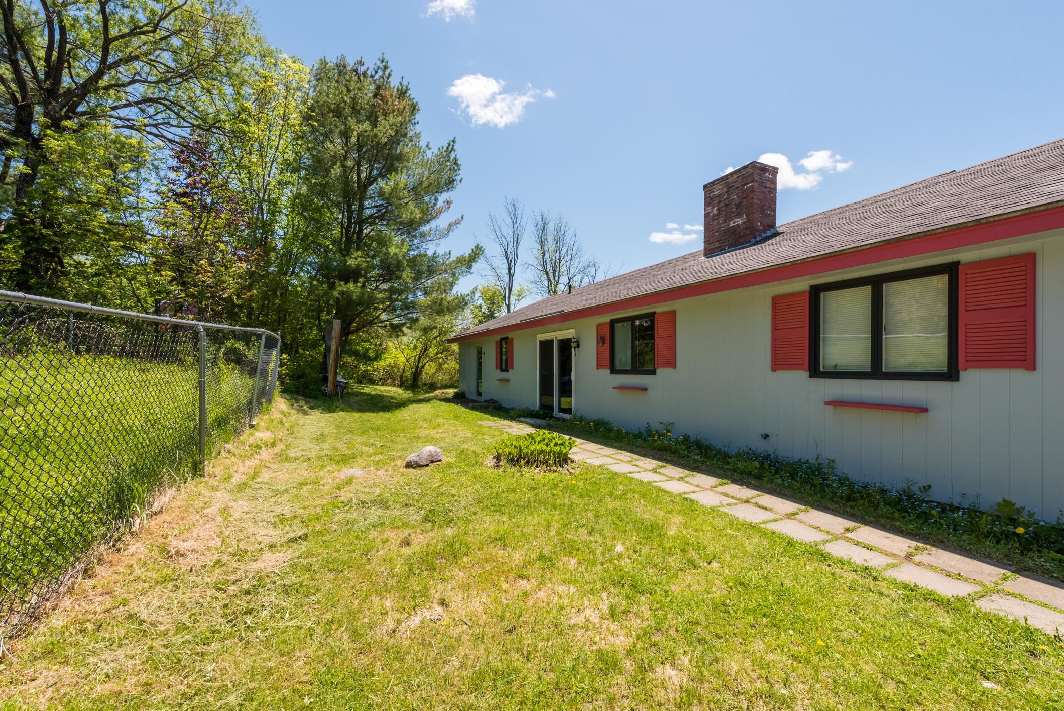 35 Hayes Road New London, NH 03257 - Photo 21 of 26 Gallery Image 21