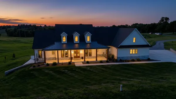 $849,900 | 2 Woodview Road, St. Joseph, MO 64507