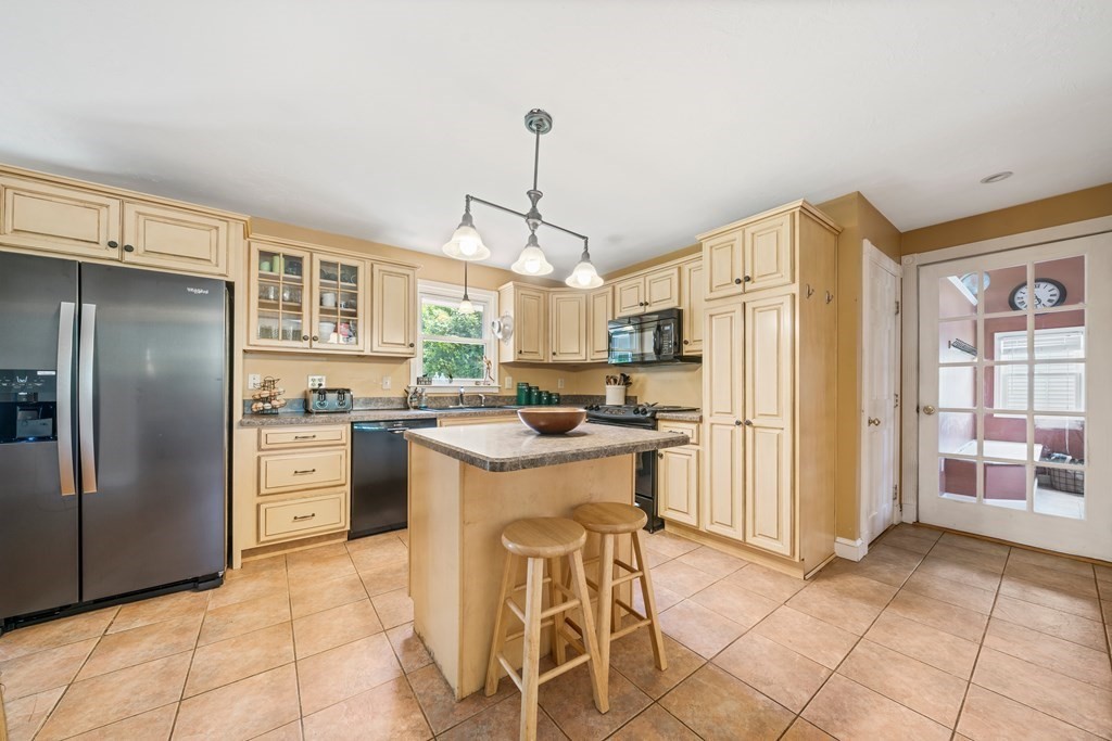 20 Birmingham Road Worcester, MA 01606 - Photo 3 of 22 Gallery Image 3