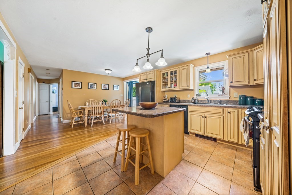 20 Birmingham Road Worcester, MA 01606 - Photo 5 of 22 Gallery Image 5